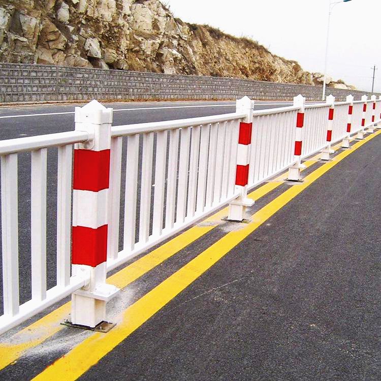 供应高速道路交通安全隔离防撞护栏厂家批发市政交通设施道路护栏