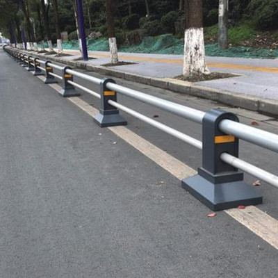 从化道路中央分隔护栏人行道京式防护栏热镀锌管烤漆围栏