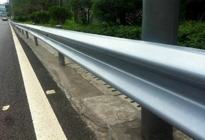 供应大连道路波形板护栏,大连高速公路护栏板,大连双波防撞板
