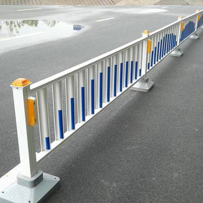 市政道路安全护栏 人行道路防护栏 城市面包管护栏安装
