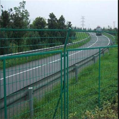 林瑞框架护栏在道路设施中的应用及其对高速公路与养殖业隔离栅的重要意义